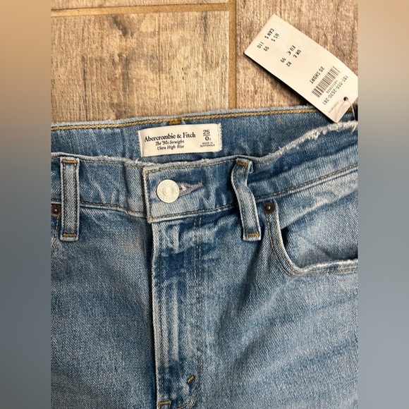 🆕 NWT Abercrombie & Fitch The 90’s Straight Ultra High Rise Curve Love 25 Short - Picture 3 of 5